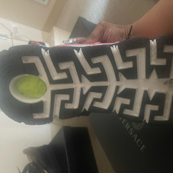 Men’s Size 11 Versace Trigreca Sneaker Almost New - Picture 2 of 4
